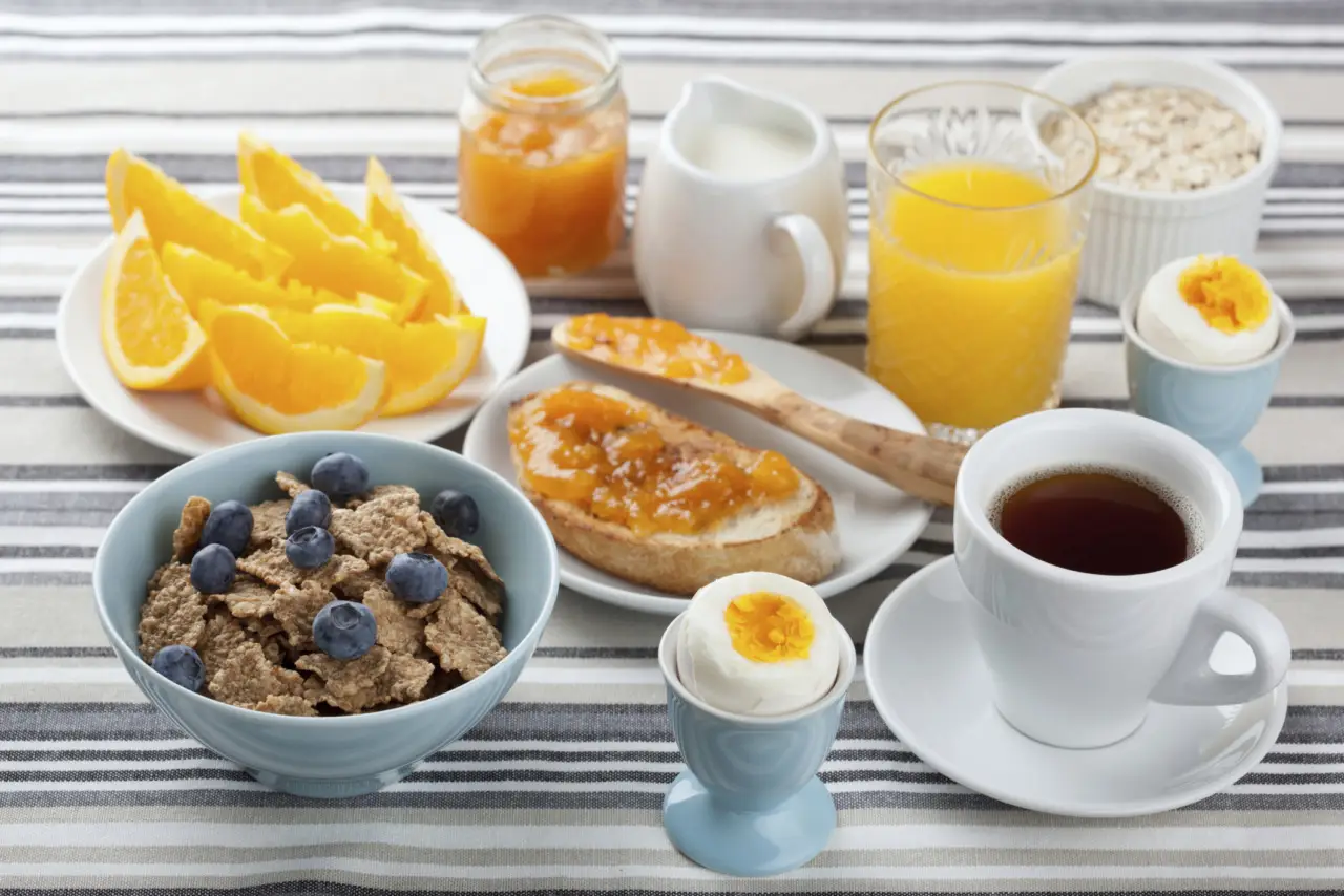 Colazione proteica: la soluzione ideale per mantenere energia costante durante le giornate calde Colazione proteica: la soluzione ideale per mantenere energia costante durante le giornate calde