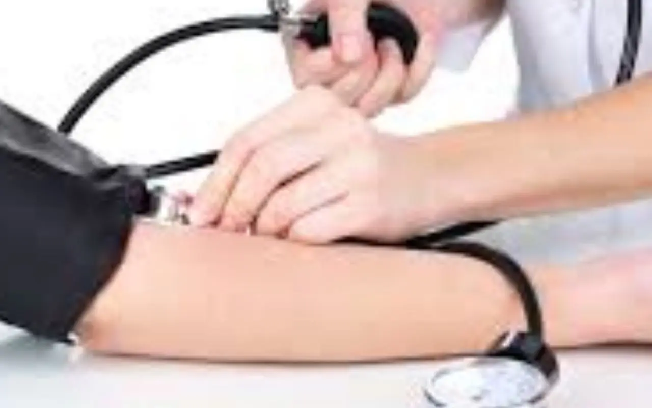 Pressione alta dopo i 50 anni: i 3 superfood estivi raccomandati dai cardiologi Pressione alta dopo i 50 anni: i 3 superfood estivi raccomandati dai cardiologi