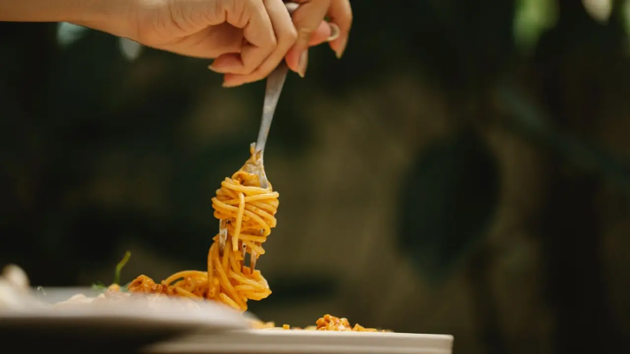 Cosa mangiare a pranzo per evitare il calo di energia: il consiglio della Società Italiana di Nutrizione Cosa mangiare a pranzo per evitare il calo di energia: il consiglio della Società Italiana di Nutrizione