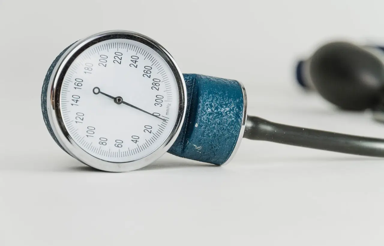 Come abbassare la pressione senza farmaci: il trucco del medico giapponese Come abbassare la pressione senza farmaci: il trucco del medico giapponese
