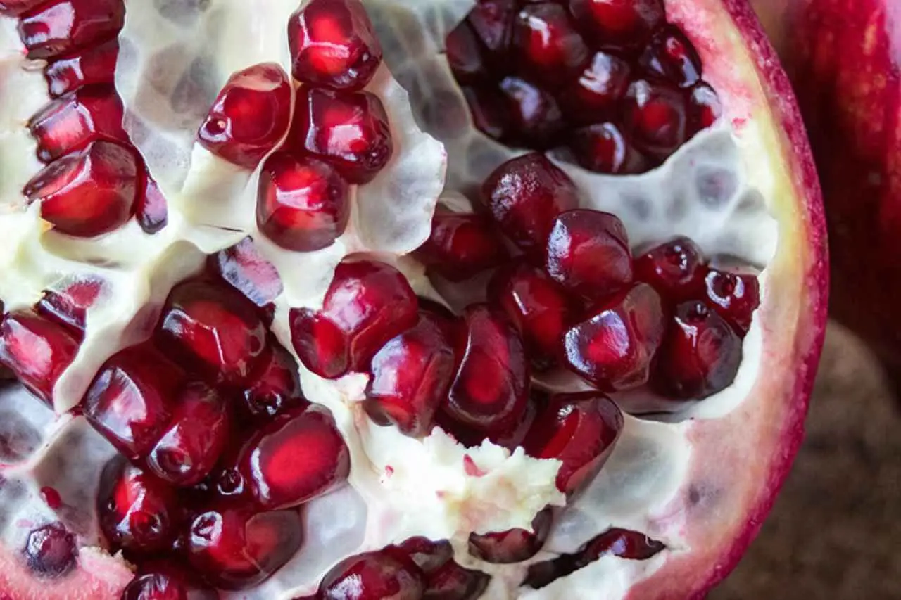 Il frutto estivo che fluidifica il sangue e protegge il cuore Il frutto estivo che fluidifica il sangue e protegge il cuore